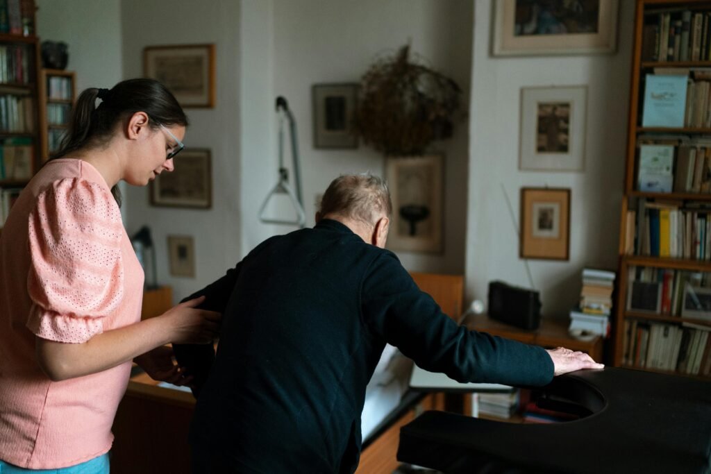 Specialistische zorg voor complexe aandoeningen zoals MS, reuma, artrose, NAH en dwarslaesie, met deskundige ondersteuning bij chronische en neurologische aandoeningen.